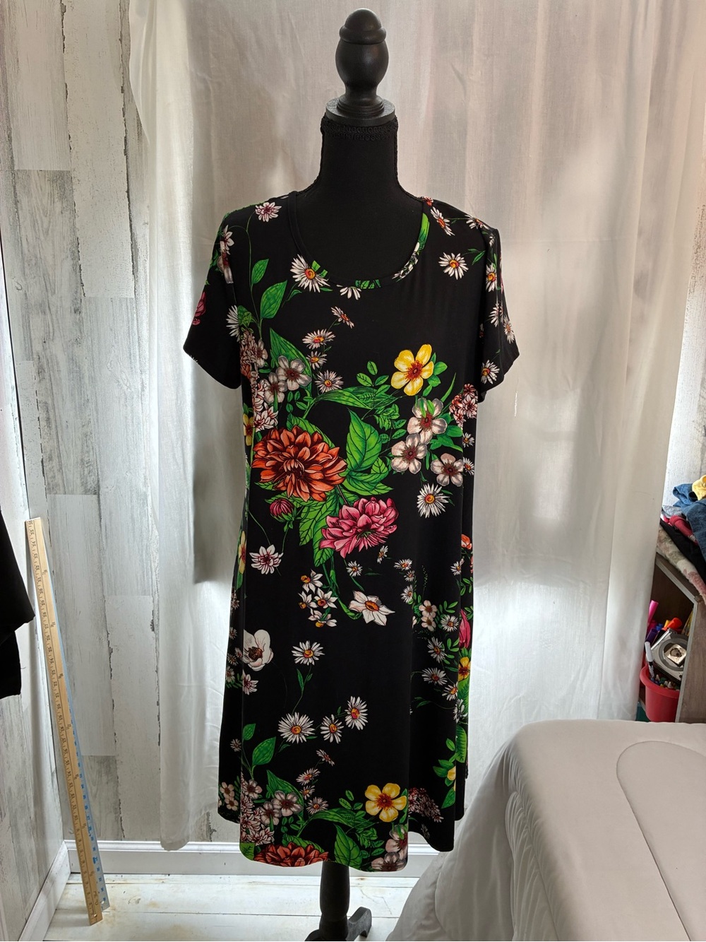 Black Floral Short Sleeve Knit Dress Sz L